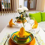 Апартамент Tiny Secret Place Next To Mu With Private Parking *