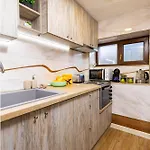 Tiny Secret Place Next To Mu With Private Parking Пловдив