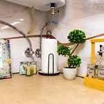 Апартамент Tiny Secret Place Next To Mu With Private Parking *