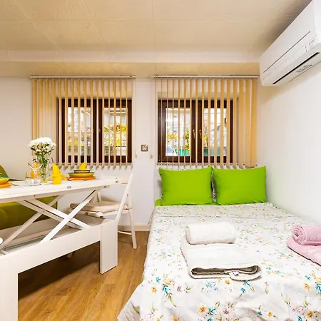 Апартамент Tiny Secret Place Next To Mu With Private Parking