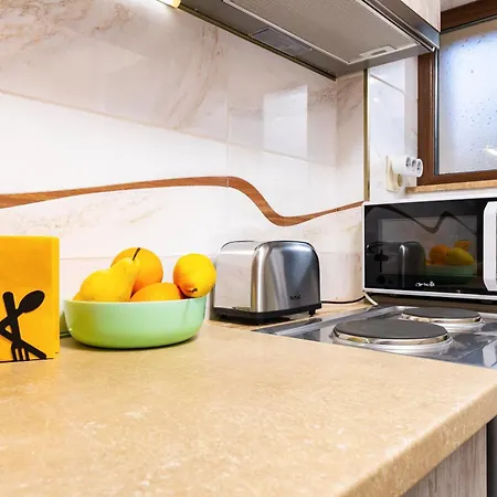 Tiny Secret Place Next To Mu With Private Parking