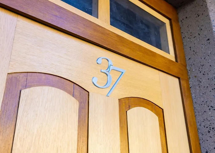 公寓 Tiny Secret Place Next To Mu With Private Parking